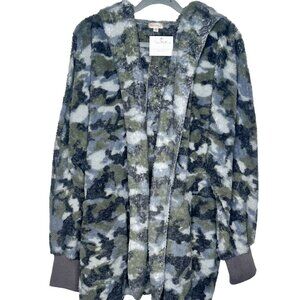 NWT Fuzzy Oversized Soft Camo Sweatshirt Cozy Lightweight Fluffy Teddy Snuggle